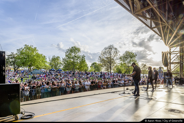 Plain White Ts concert behind stage